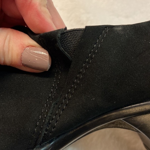 Clarks Bendables Suede Leather Slip-on Heeled (1.5”) Shoe - Picture 11 of 12